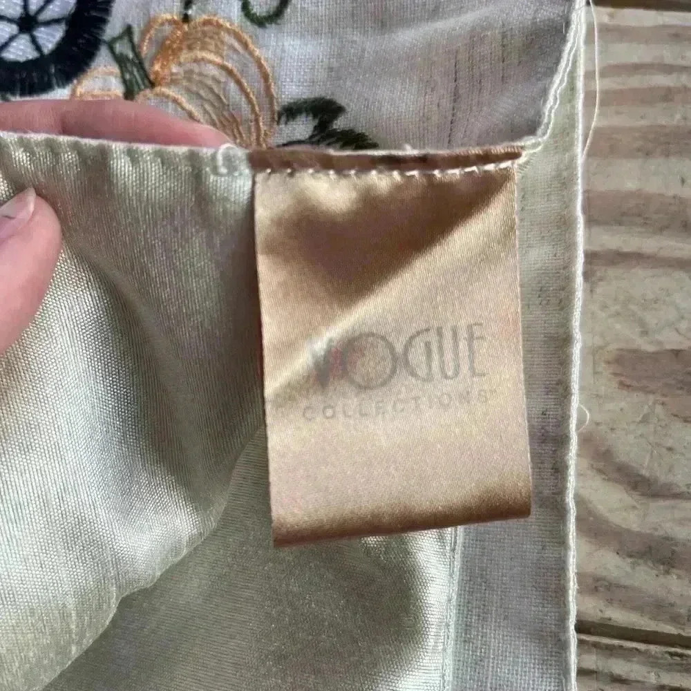 Vogue collections table runner - Picture 2 of 2